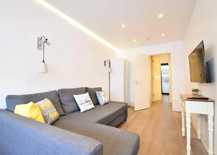 Superb Apartment, Shirland Mews