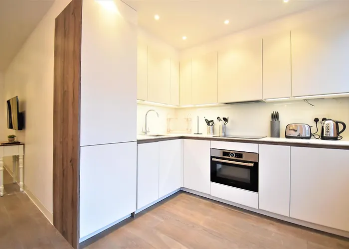 Superb Apartment, Shirland Mews