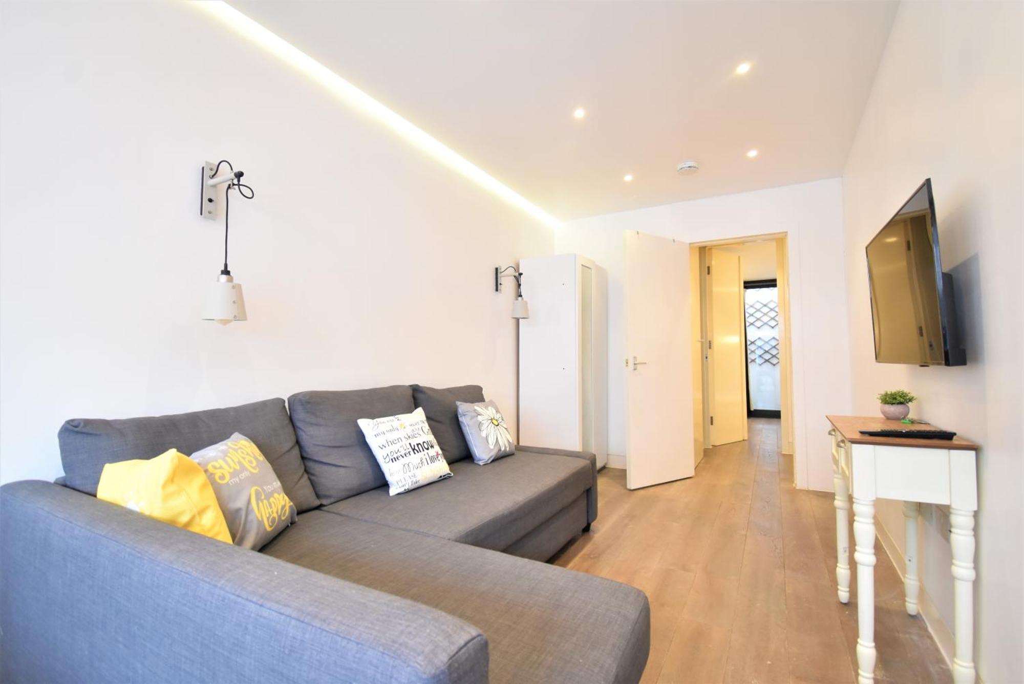 Superb Apartment, Shirland Mews * London