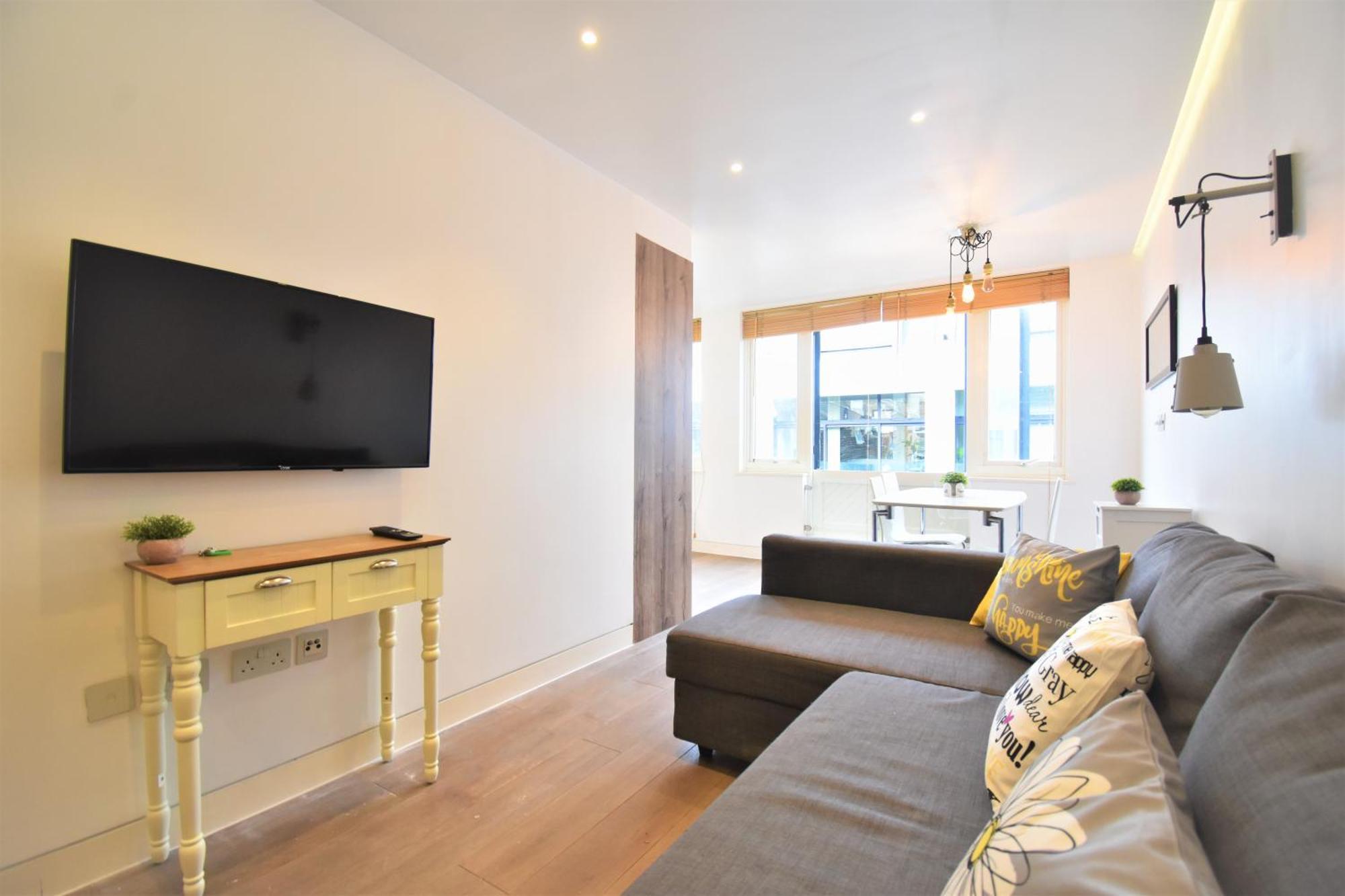 Superb Apartment, Shirland Mews * London